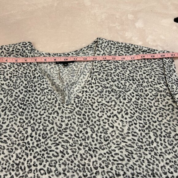 Bobeau Black White Animal Print Women Blouse Medium - Picture 8 of 8